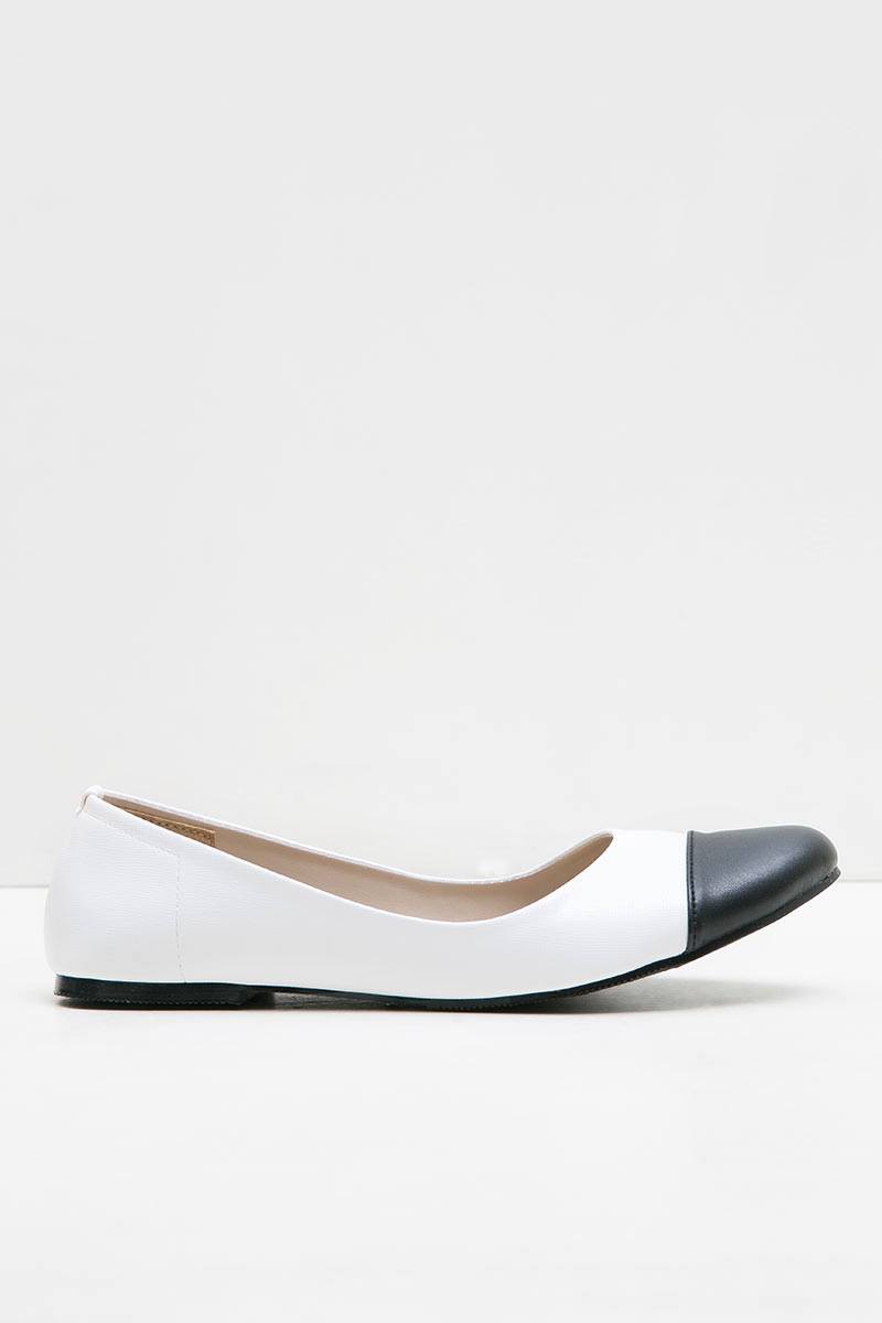 Chic Flat Shoes White