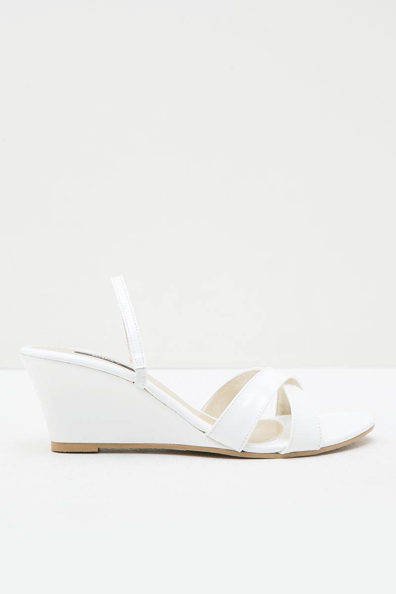 Yvone Juliar Shoes White