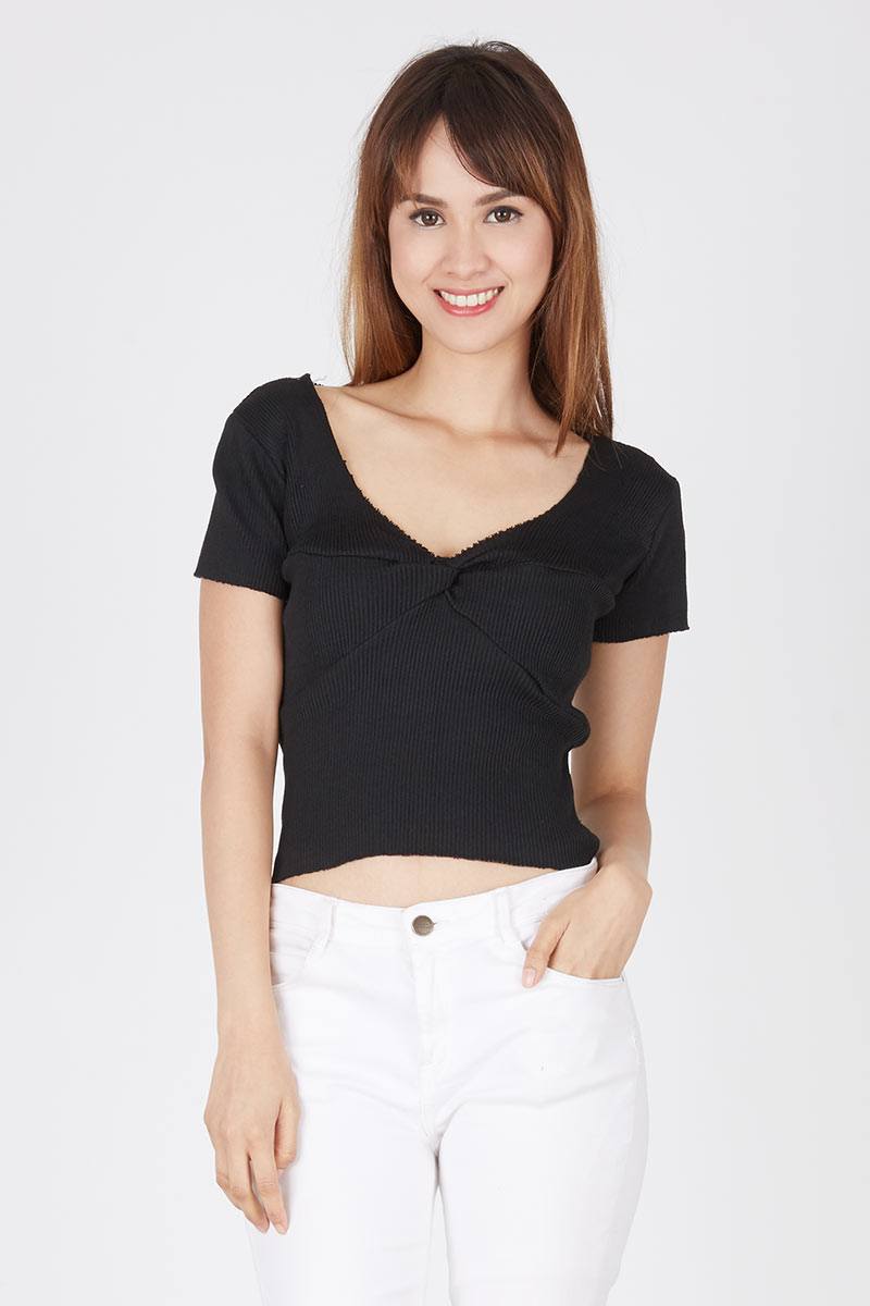 Chained Crinkle Top in Black