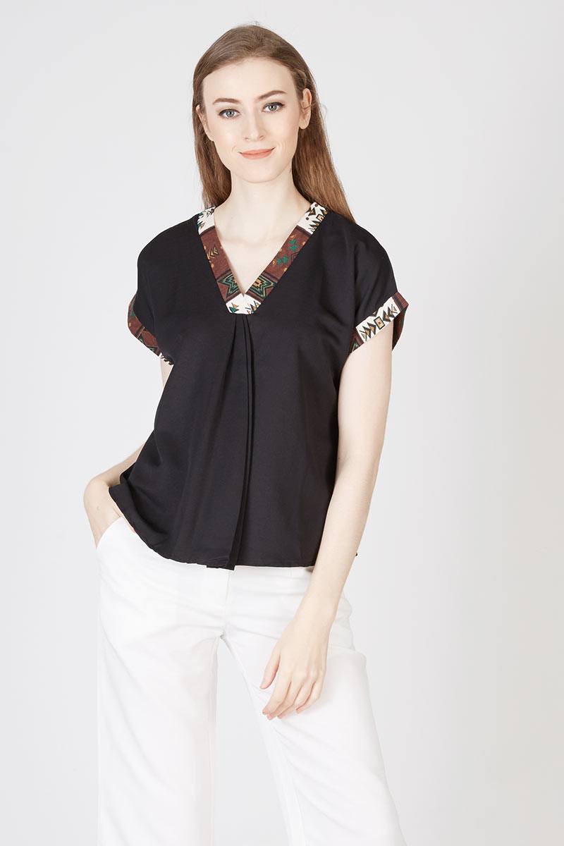 VANIA TOP IN BLACK