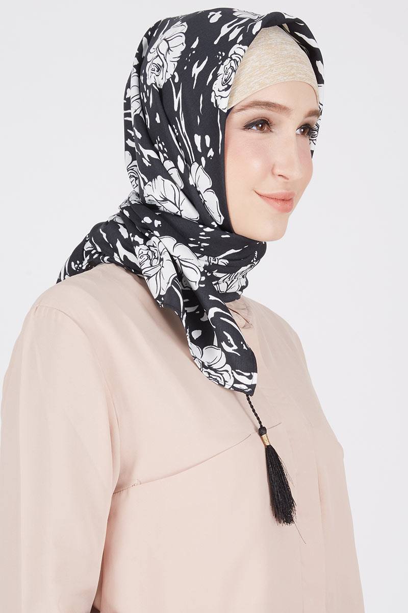 Lizzie Square Hijab - In Black