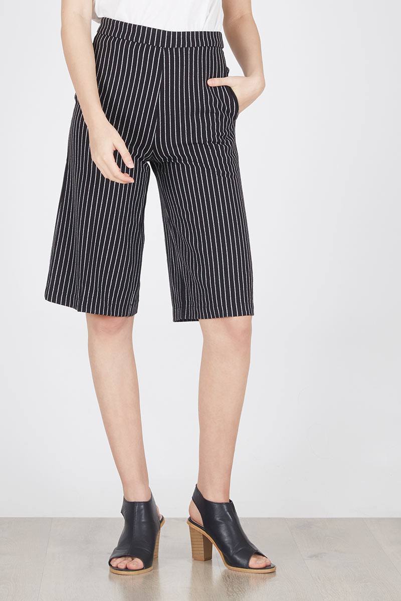 11037 STRIPE CULLOT PANT IN BLACK