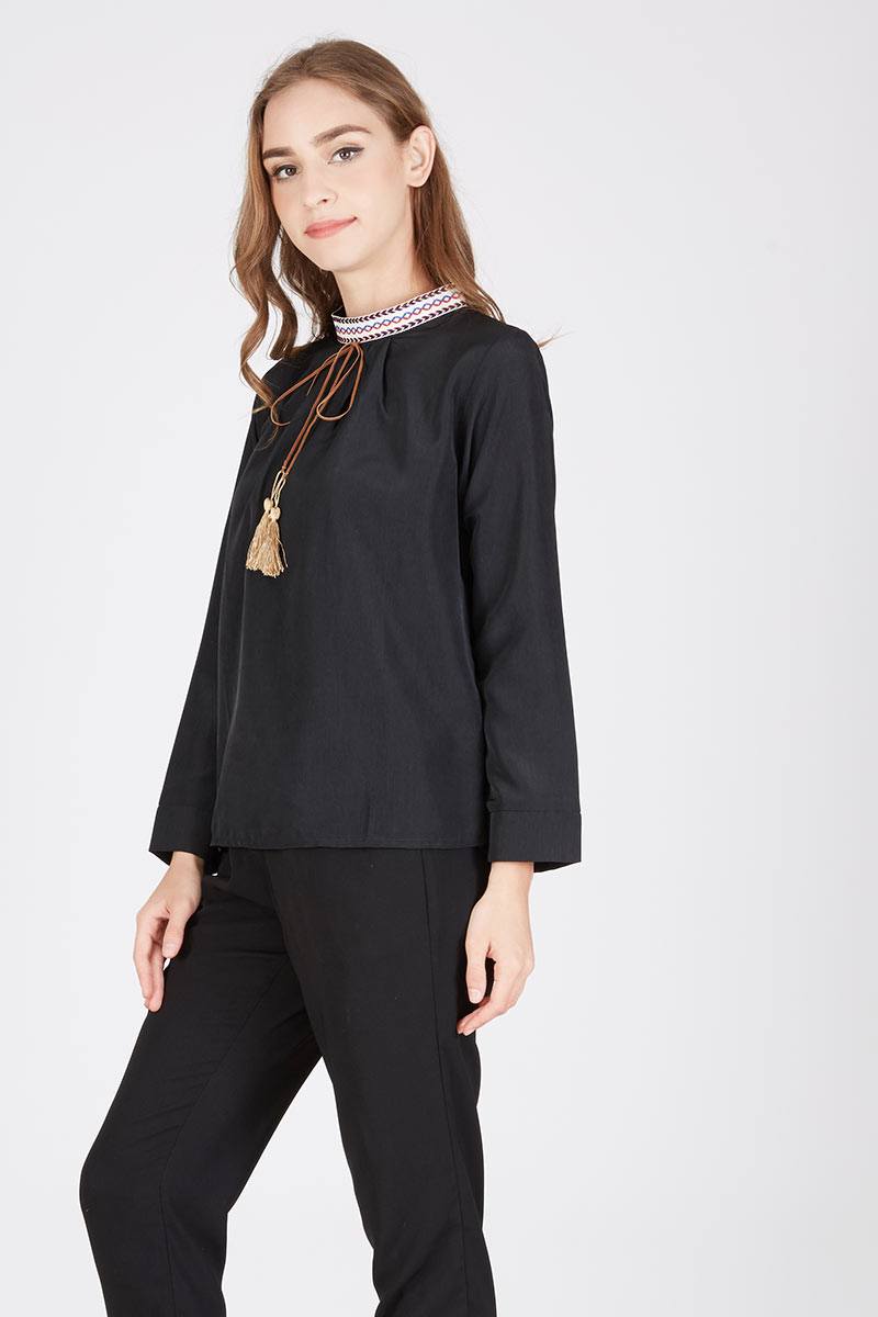 Asyasara Blouse In Black