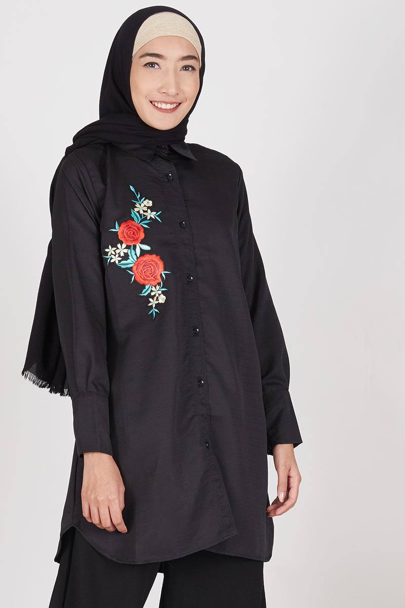 Black Tunieq With Roses Embroider