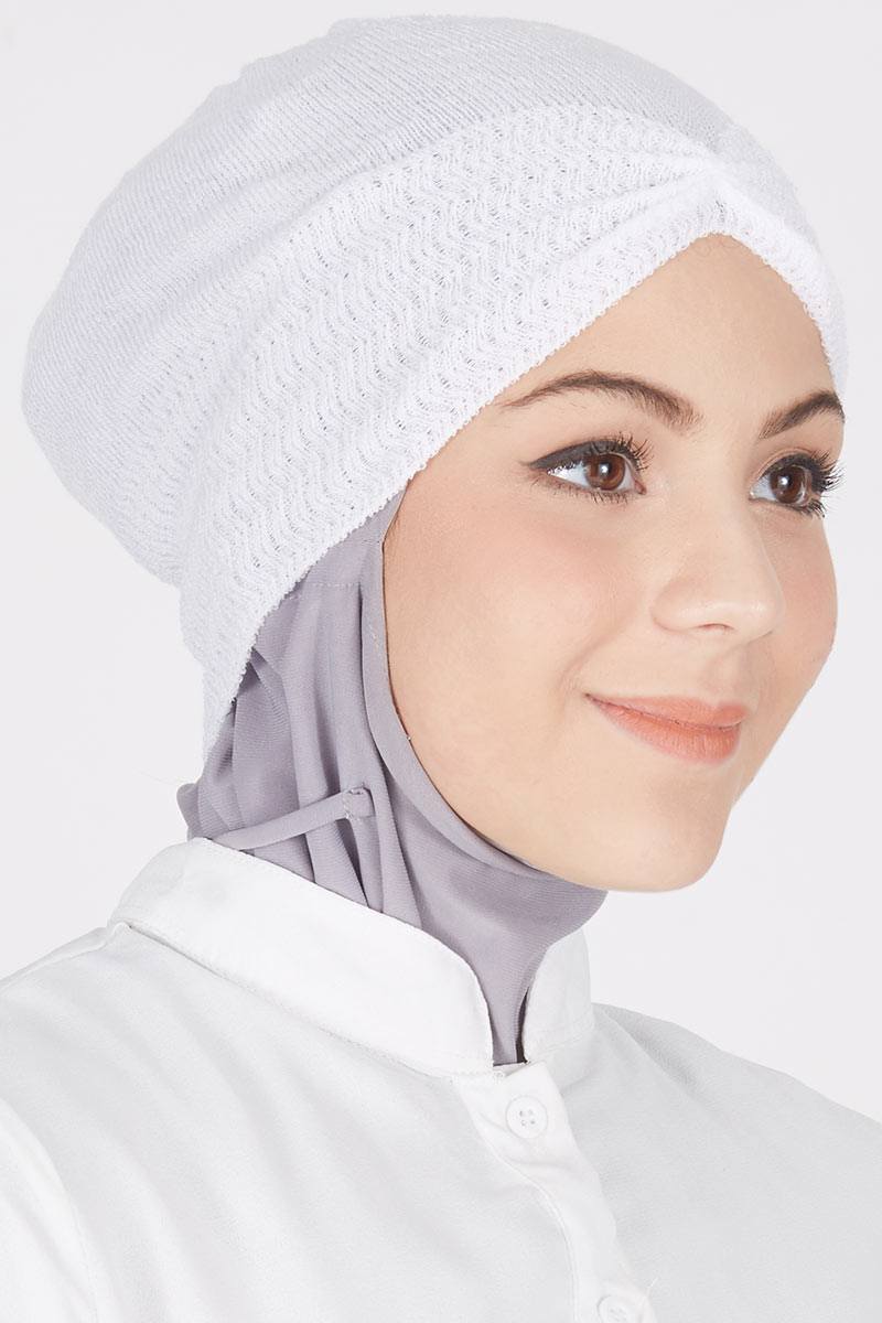Salwa Cover Head Knit In White