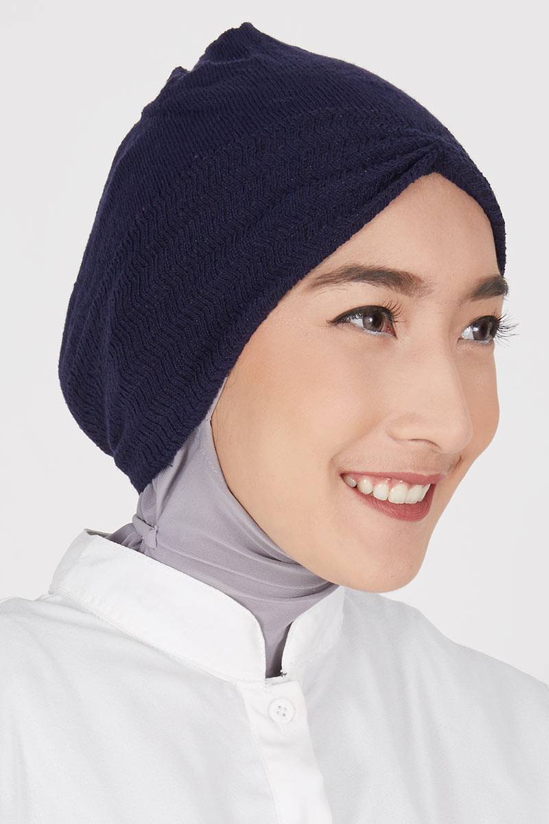 Salwa Cover Head Knit In Navy