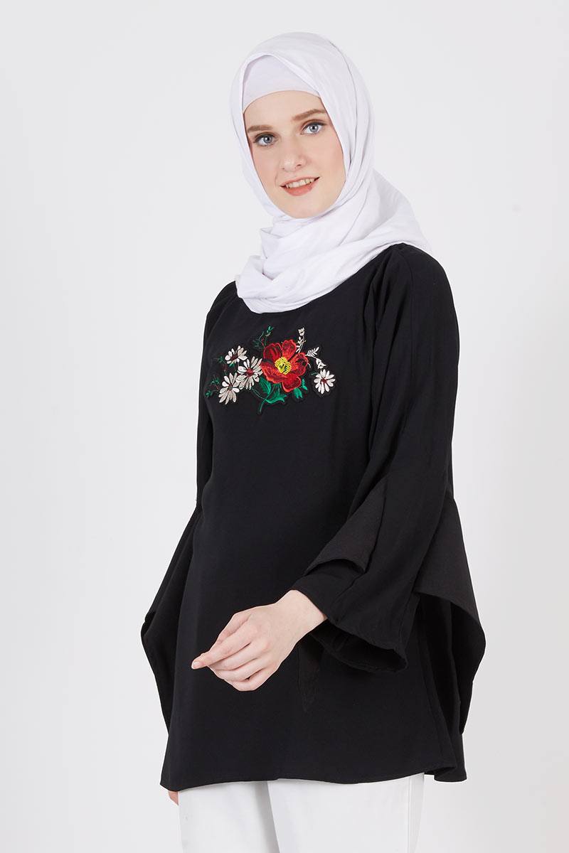 Tunieq With Flower Emmbroider In Black Colour
