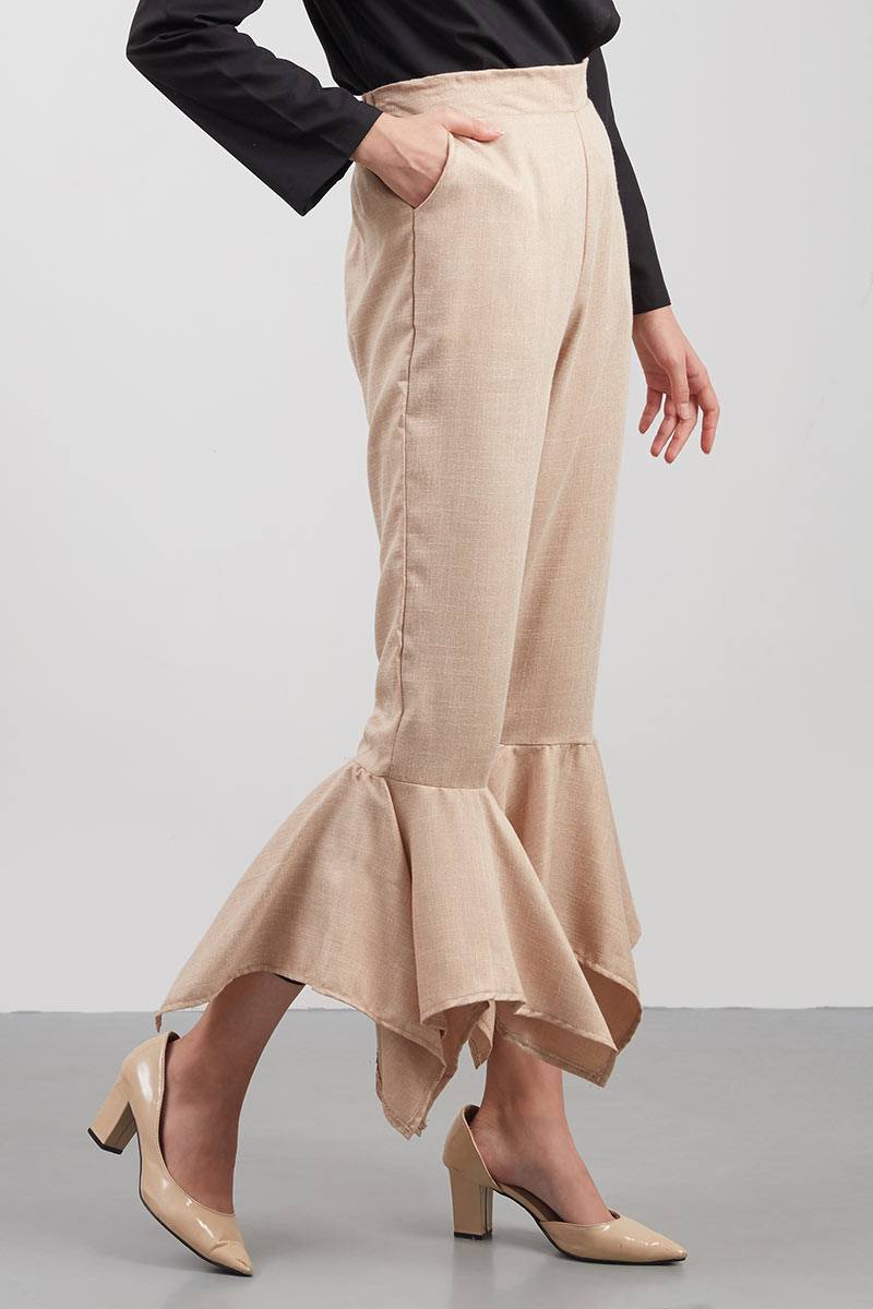 Aneyshaa Pant In Soft Brown